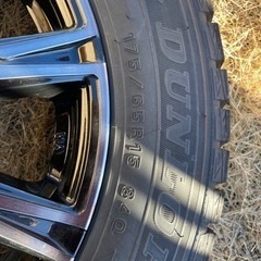 スタッドレスタイヤ　ホイールナット付き　4本セット