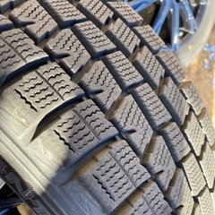 スタッドレスタイヤ　ホイールナット付き　4本セット