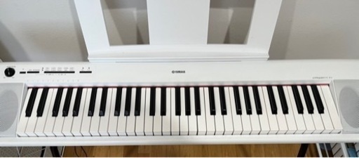 美品　ヤマハ YAMAHA 電子キーボード piaggero NP-12WH、スタンド、キーボードカバーつき 美品 ヤマハ YAMAHA 電子キーボード piaggero NP-12WH、スタンド