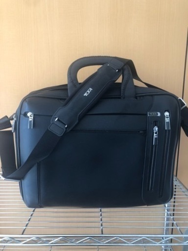 TUMIのショルダーバック