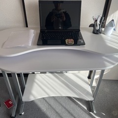 【本日引取で無料】パソコンテーブル　勉強机
