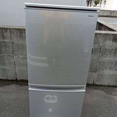 ✨激安価格✨シャープ 137L 2018年製 シルバー 冷蔵庫