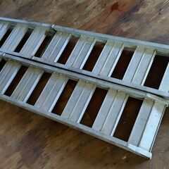 折り畳み式アルミラダー メーカー/耐荷重量不明 2本1組