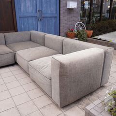 arflex(アルフレックス)のOMNIO(オムニオ)コーナーソファ5Pです。1人1シートのユニットは、空間や使い勝手に合わせて自由自在にレイアウトしていただけます♪DA307