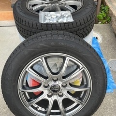 スタッドレスタイヤ205/60R16