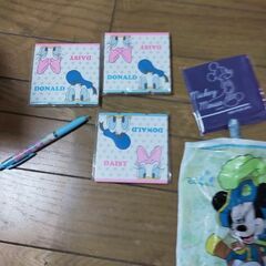 ディズニーのメモ帳、ボールペン、クリーナーセット