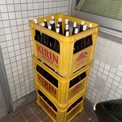 【無料にて差し上げます！】ビールケース4ケースと大ビン約70本(...