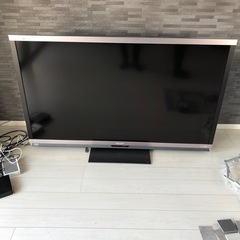 テレビ　70型