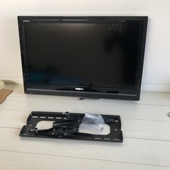 テレビ　壁掛器具付き