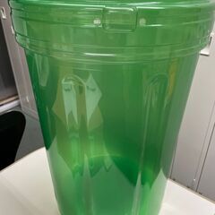 グリーン　筒型プラスチック容器差し上げます