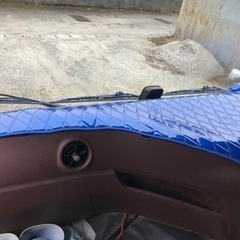 トラック用品　レザーキルト ダッシュマット 日野17プロフィア H29.4月〜　トレイ分割