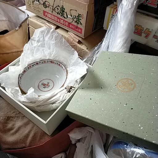 【直接取りに来ていただける方限定】ソフビ、人生ゲーム、服、皿、湯呑 直接取りに来ていただける方限定】ソフビ、人生ゲーム、服、皿、湯呑