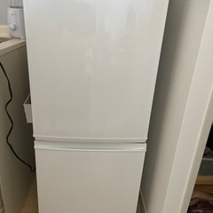 冷蔵庫　シャープ　ノンフロン冷凍冷蔵庫　2015年製　137L