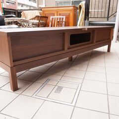飛騨の家具メーカー柏木工(KASHIWA)のELES(エレス)ローボードです!ウォールナット材を使用したシンプルなデザインのテレビボード。どんなインテリアとも合わせやすいです♪DA318 ELES - 国産無垢家具は飛騨高山発の家具メーカー KASHIWA