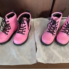 子供用　ピンクのブーツ