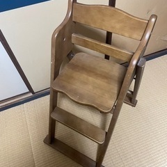 子供用の木製の椅子　中古品
