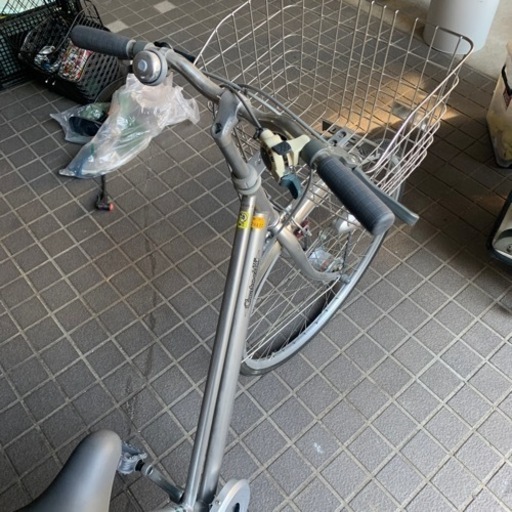 大人用自転車　27インチ　オートライト 3段ギア　鍵付き　シルバー　a-04
