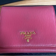 PRADA お財布　箱、ギャランティカードあり。