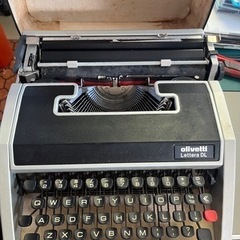 olivetti  タイプライター