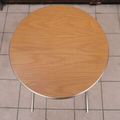 arflex(アルフレックス)のTONDO(トンド)ホワイトオーク材 サイドテーブルです。シャープなフレームと薄型天板で置く場所を選ばないスッキリとしたデザイン。北欧スタイルやカフェ風にも♪DA325