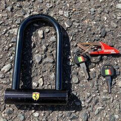 ダイヤモンド リング-Ferrari　フェラーリ　クロスバイク　レッド　700ｃ　21段変速