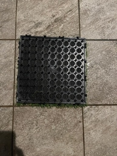 パズル式人工芝生　30㌢×30㌢　100枚