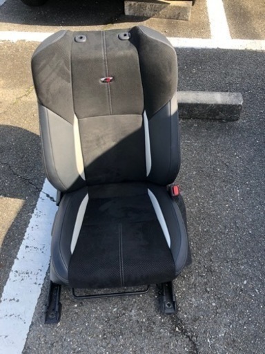 当店だけの限定モデル プリウスphv GRスポーツ 内装、インテリア ...