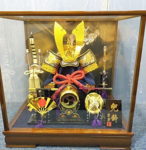 セール中につき通常特価　10,978円より30％引きの7,684円で販売中！　美品 五月人形 彫金夢兜 12号 金三品 オルゴール内蔵 兜飾り