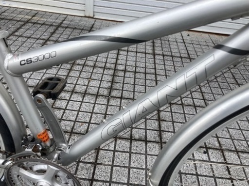 クロスバイク】ジャイアント製 CS3000 XSサイズ 後タイヤ、グリップ