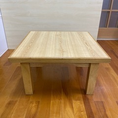 正方形の安定した頑丈なローテーブル