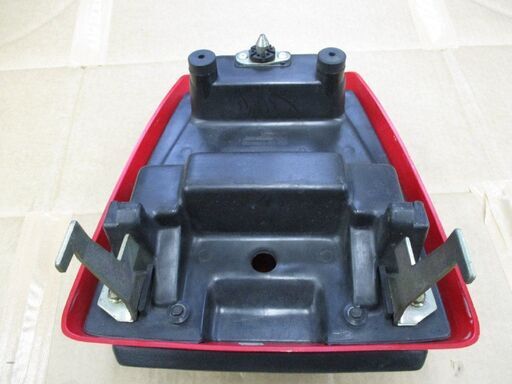 トライアンフ　シートカウル　3240058　中古品 トライアンフ シートカウル 3240058 中古品 スピードトリプル955i