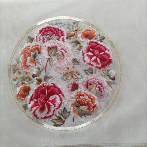 韓国刺繍　花と蝶