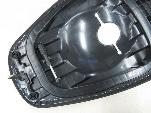 バイク部品 ヤマハ YAMAHA トリシティー 125 純正 シート 座席 2CM 中古品