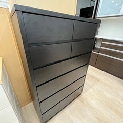 ダークブラウンのハイチェストをご紹介します