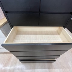 ダークブラウンのハイチェストをご紹介します