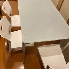 ガラステーブル、椅子4脚❗️