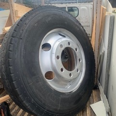 タイア　大型トラック
