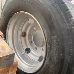 タイア　大型トラック