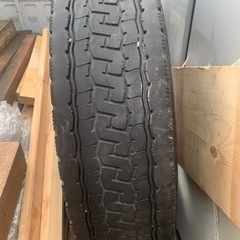 タイア　大型トラック
