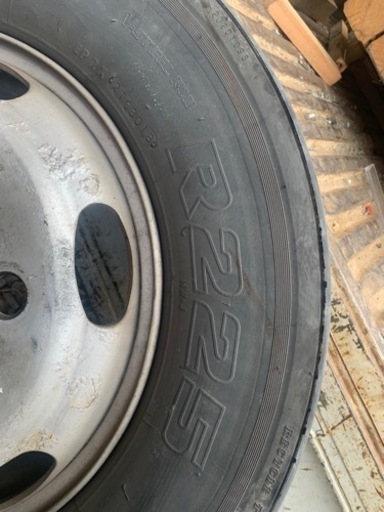 大型トラック　タイア