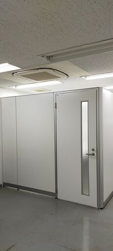事務所用パーテーション（ドア付き）