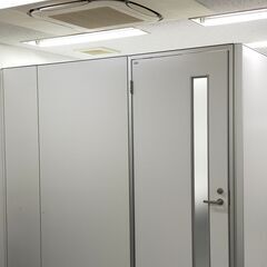 事務所用パーテーション（ドア付き）