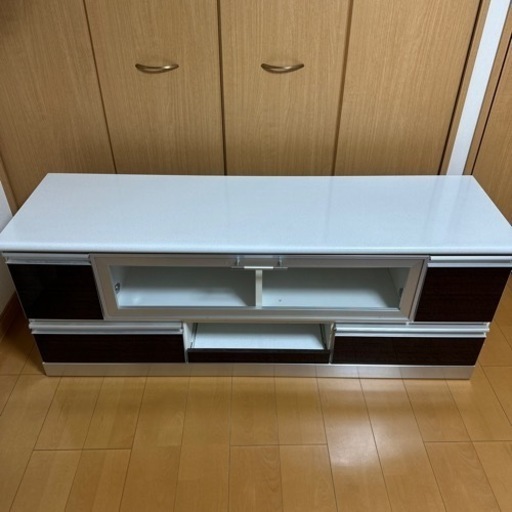 美品‼️どんなお部屋にもマッチするシンプルモダンなテレビ台　AVラック