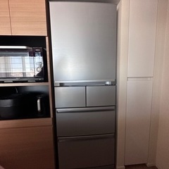 フラットデザインのおしゃれな冷蔵庫（400L）