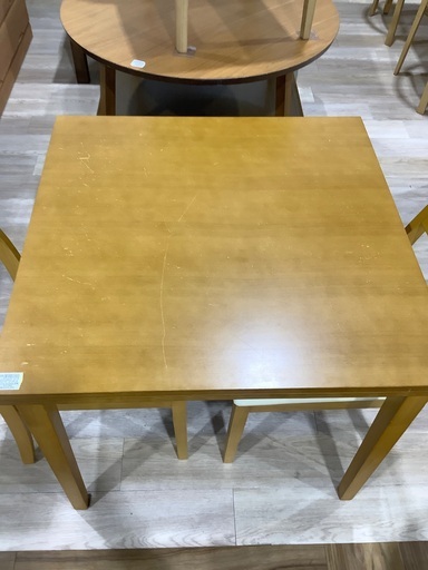 ダイニング3点セット(キズ,ヨゴレ有) 高さ70cm テーブル面80cm四方 ニトリ　入荷致しました！