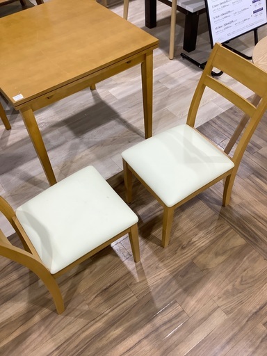 ダイニング3点セット(キズ,ヨゴレ有) 高さ70cm テーブル面80cm四方 ニトリ　入荷致しました！
