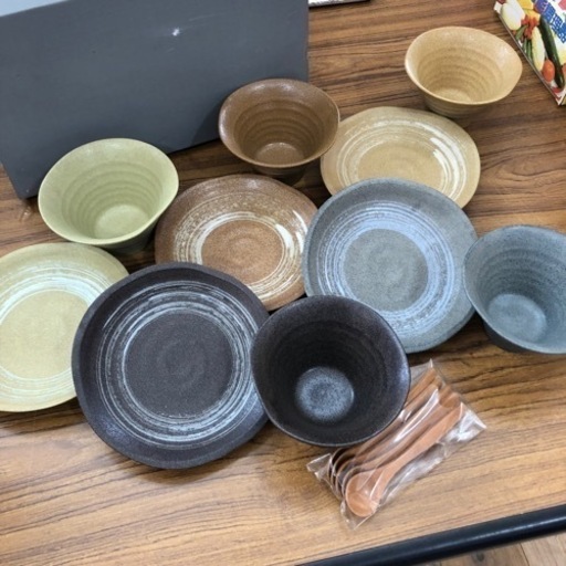 未使用品　茶碗　皿　ボリュームセット　色違い　木製スプーン　おすすめ　お買得　現品限り