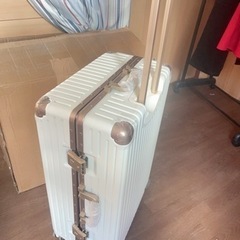 【新品】スーツケース アルミフレーム キャリーケース 機内持込 軽量 キャリーバッグ 大型 キャリーバック 静音 TSAロック 耐衝撃 人気 ビジネス 旅行出張