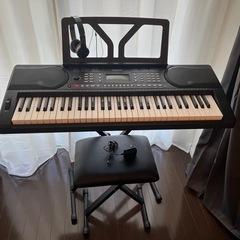電子ピアノ　61鍵盤　キーボード