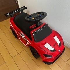 エンジン音も鳴る！マセラティ コンビカー 足蹴り車